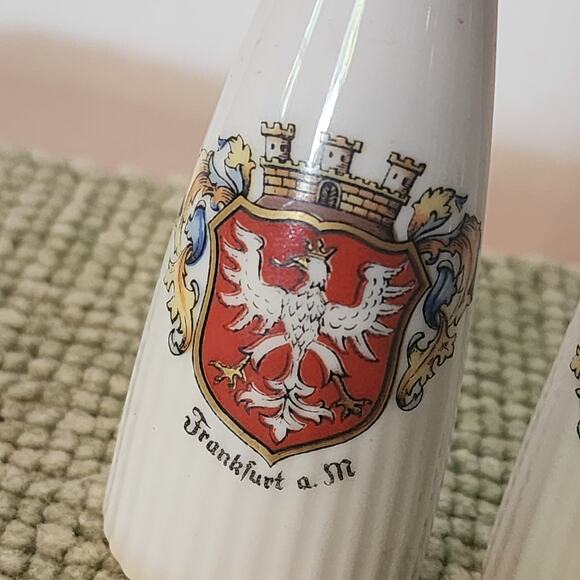 Vintage German Frankfurt a.M Porcelain Salt & Pepper Shakers Crest - Picture 8 of 8